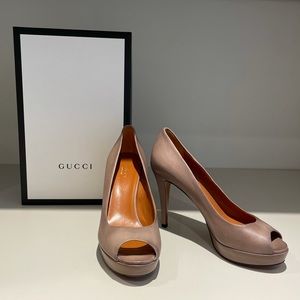 NWOT GUCCI Peep Toe Pumps